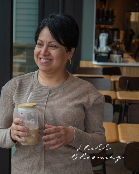 Still Blooming Glass Cup with Bamboo Lid & Straw – “Sigo Creciendo en Su Tiempo” Ecclesiastes 3:11 | Christian Women Faith Tumbler