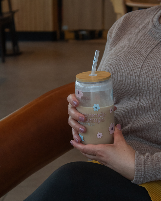Still Blooming Glass Cup with Bamboo Lid & Straw – “Sigo Creciendo en Su Tiempo” Ecclesiastes 3:11 | Christian Women Faith Tumbler
